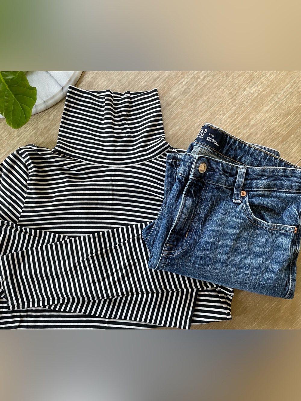 GAP Women's Universal Slim Boyfriend Jeans - Picture 3 of 8